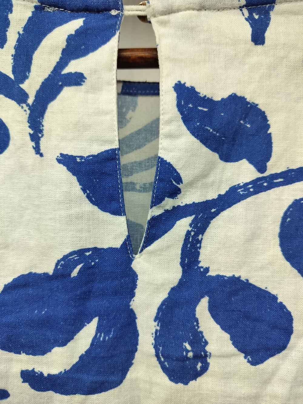 Tru Luxe Blue Floral Linen Blend Tie Sleeve Coastal Blouse - Picture 8 of 8